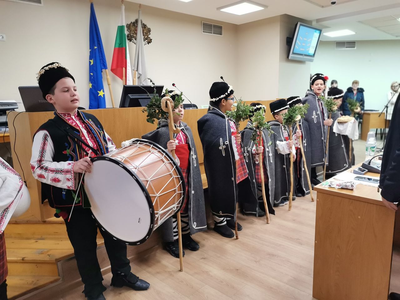 С коледарски поздрав започна последното за годината заседание на Общински съвет - Плевен